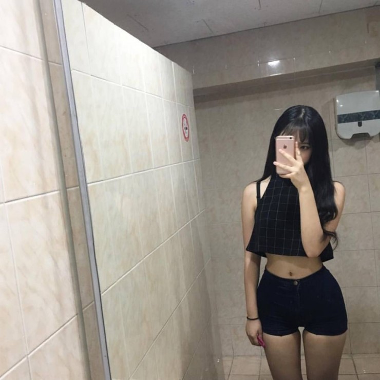 몸매 자랑 셀카녀