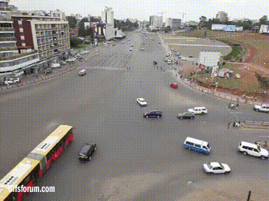 A-major-intersection-in-Ethiopia-Meskel-Square-that-has-no-traffic-signals-Madness.gif