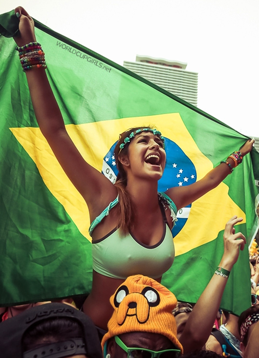 hottest-girls-fans-world-cup-2014_01-brazilian.jpg